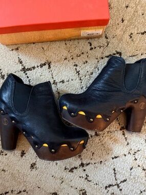 Flogg Deborah Black Leather Platform Ankle Clogs with Sculpted Wood Heel